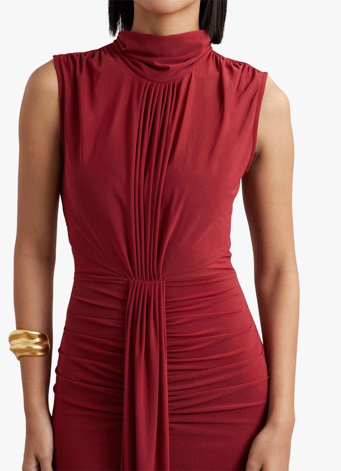 Reiss Daniella maxi jurk met halve col en plooidetail  - detail 5 bordeauxrood