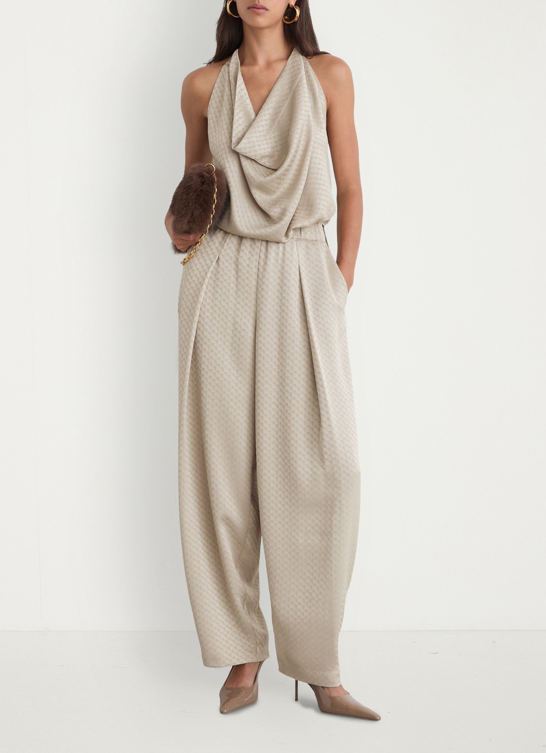 Reiss Dia top van satijn met watervalhals  - voorkant 2 beige
