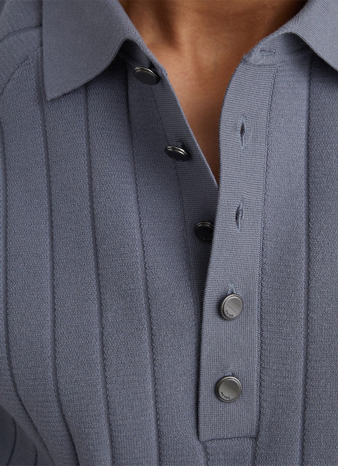 Reiss Dillighan fijngebreide trui met polokraag  - detail 3 steel blue / blauw