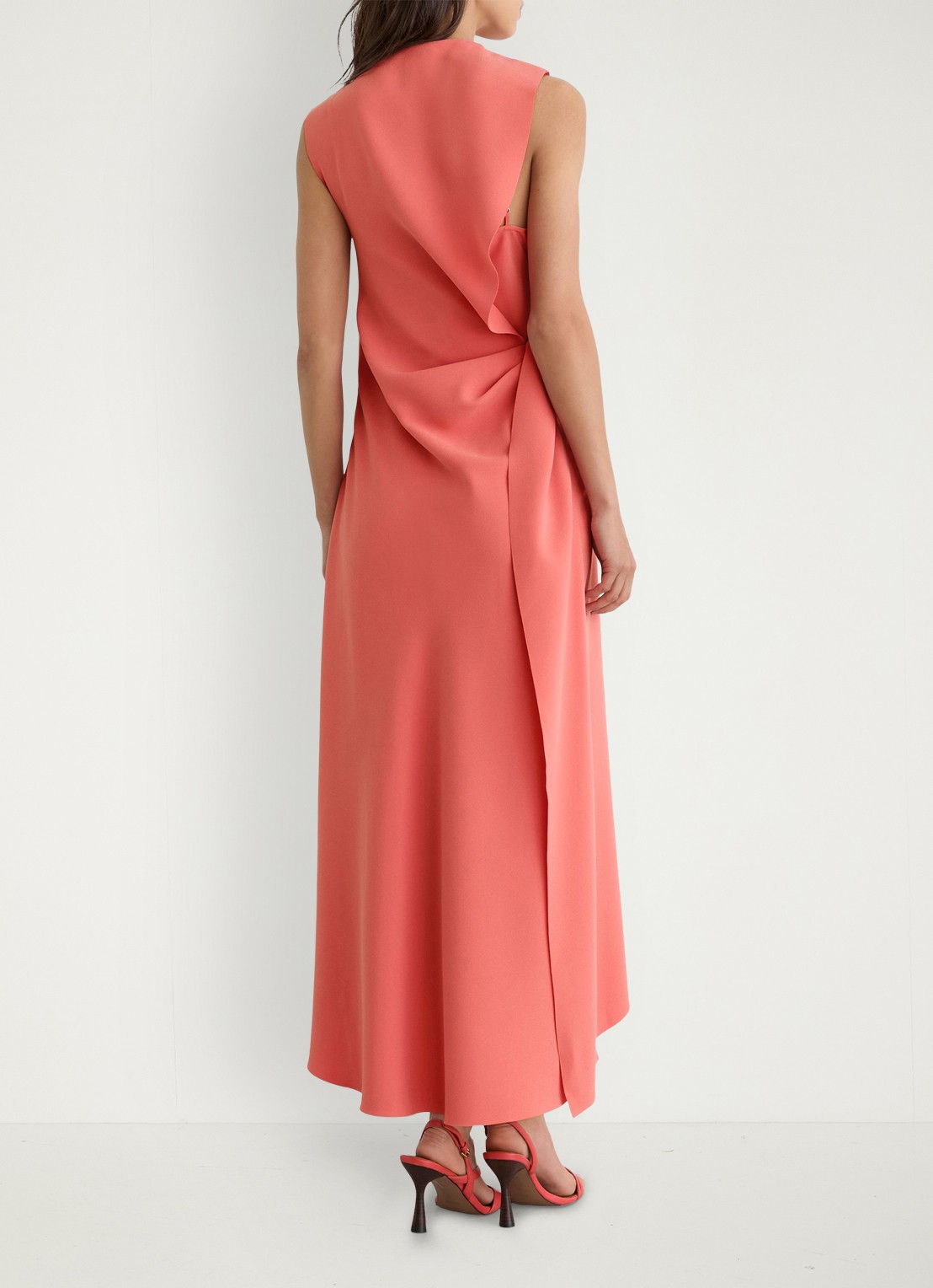 Reiss Dorota midi jurk met watervalhals - achterkant coral pink / roze