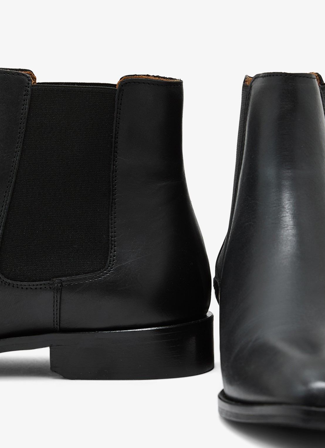 Reiss Elba chelsea boot van leer - detail 2 black / zwart