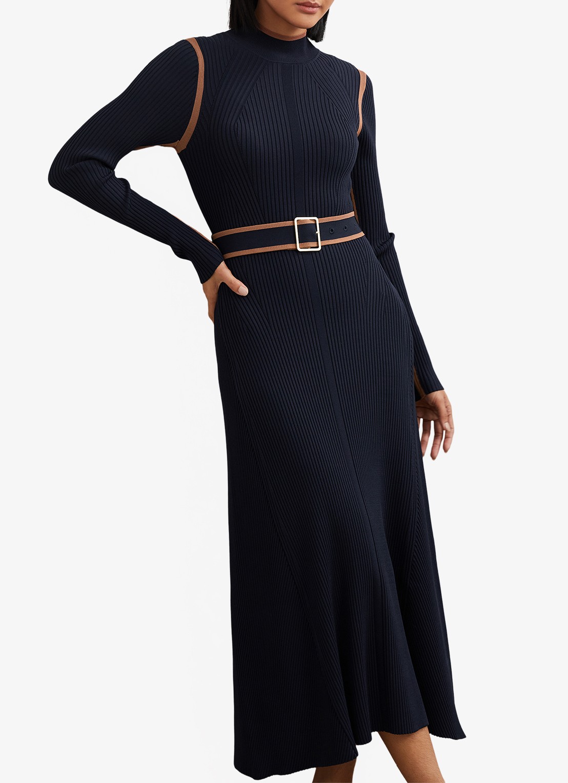 Reiss Ella ribgebreide midi jurk met ceintuur - detail 4 donkerblauw