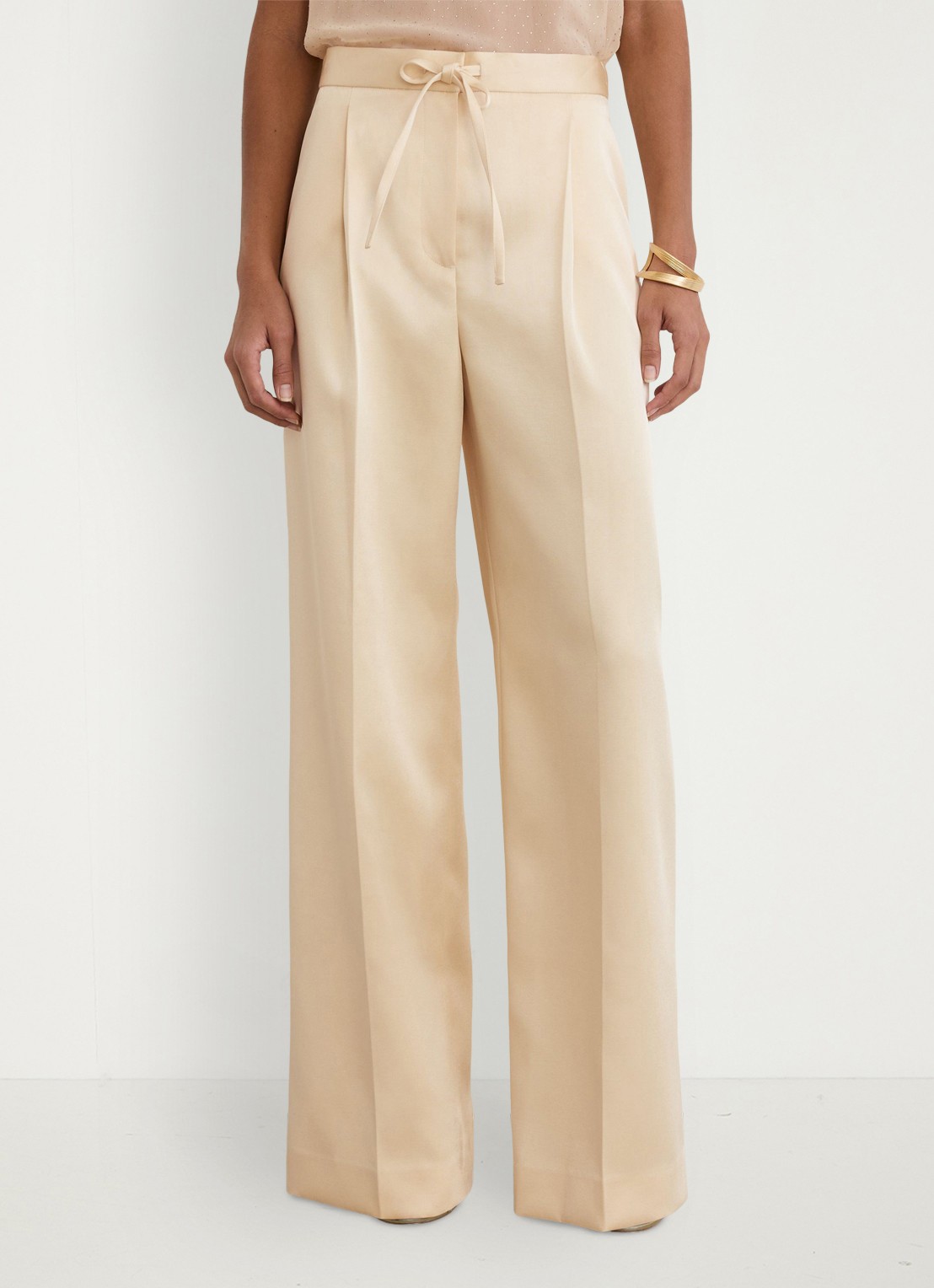 Reiss Ellen mid waist wide leg broek van satijn met persplooi - detail 3 creme