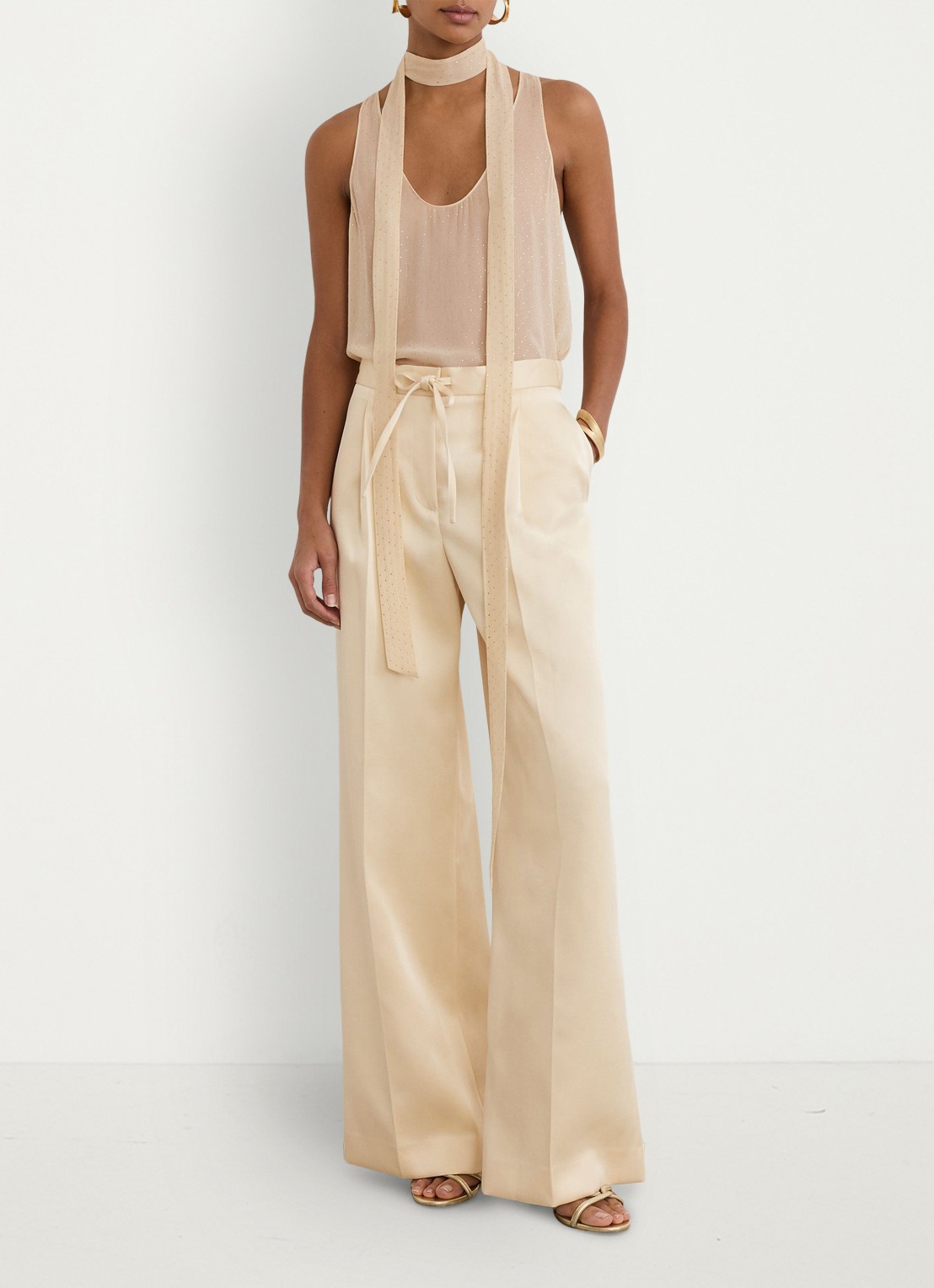 Reiss Ellen mid waist wide leg broek van satijn met persplooi - voorkant 2 creme