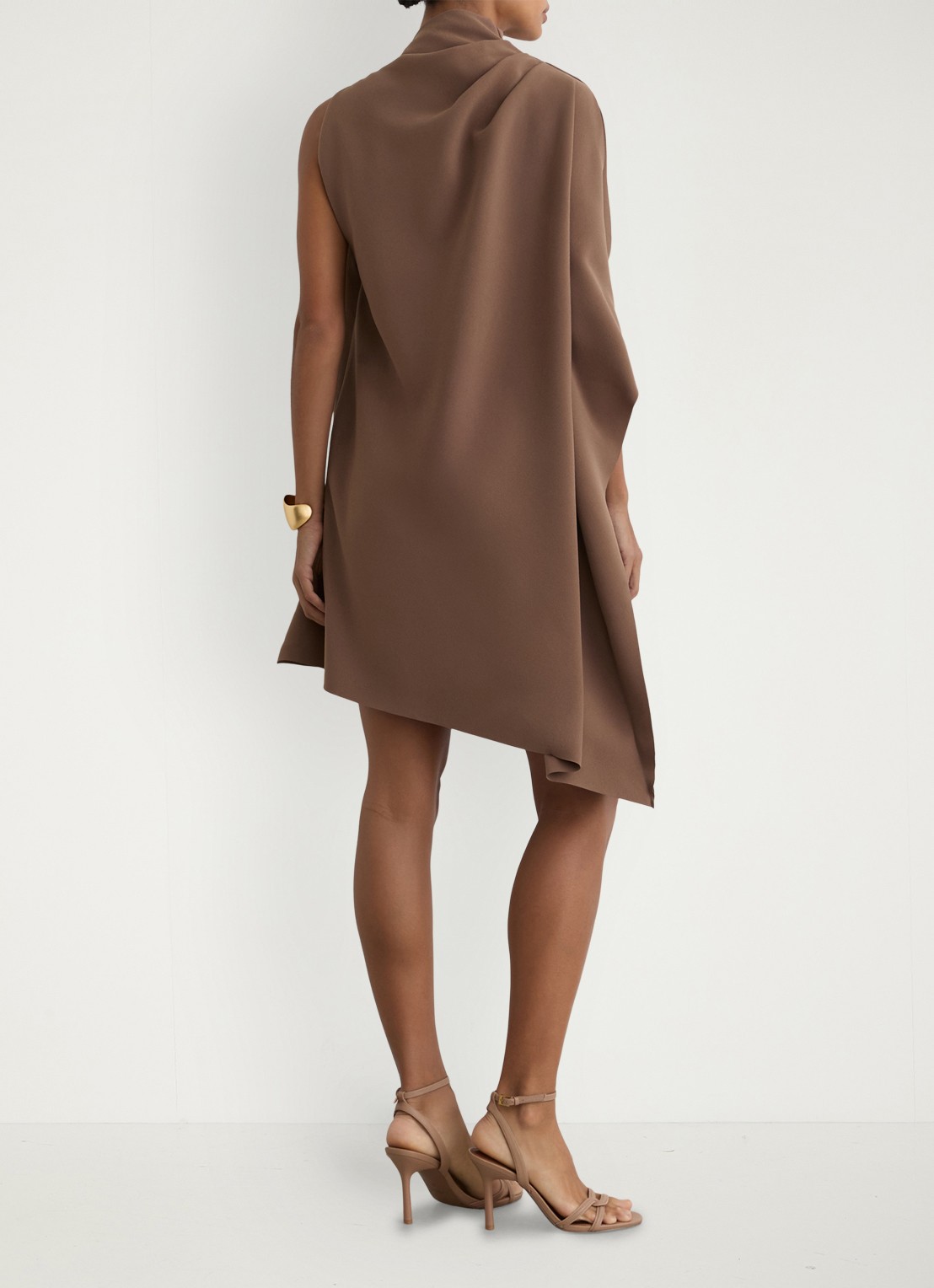 Reiss Ellery one-shoulder mini jurk van crêpe  - achterkant bruin