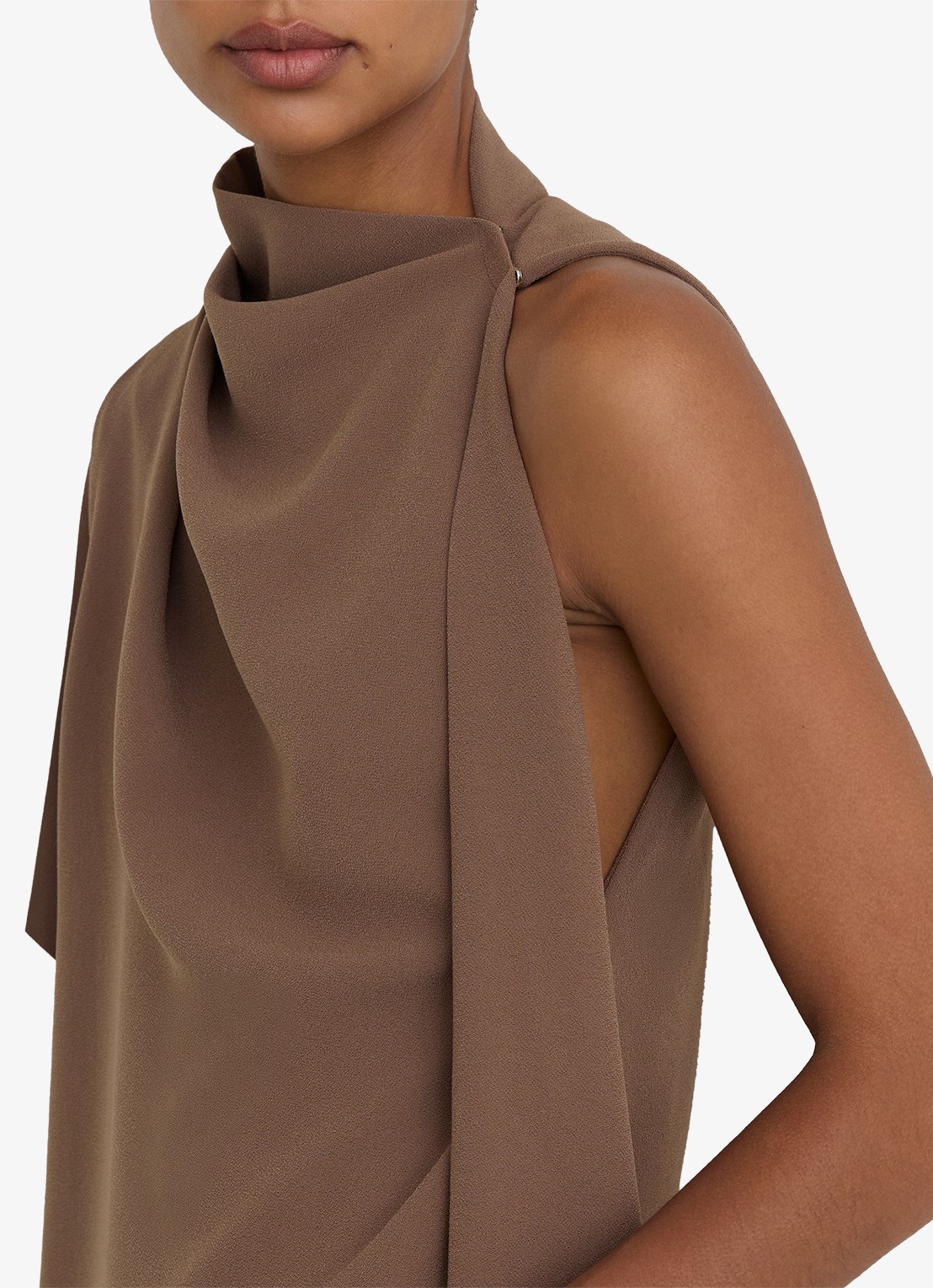 Reiss Ellery one-shoulder mini jurk van crêpe  - detail 2 bruin