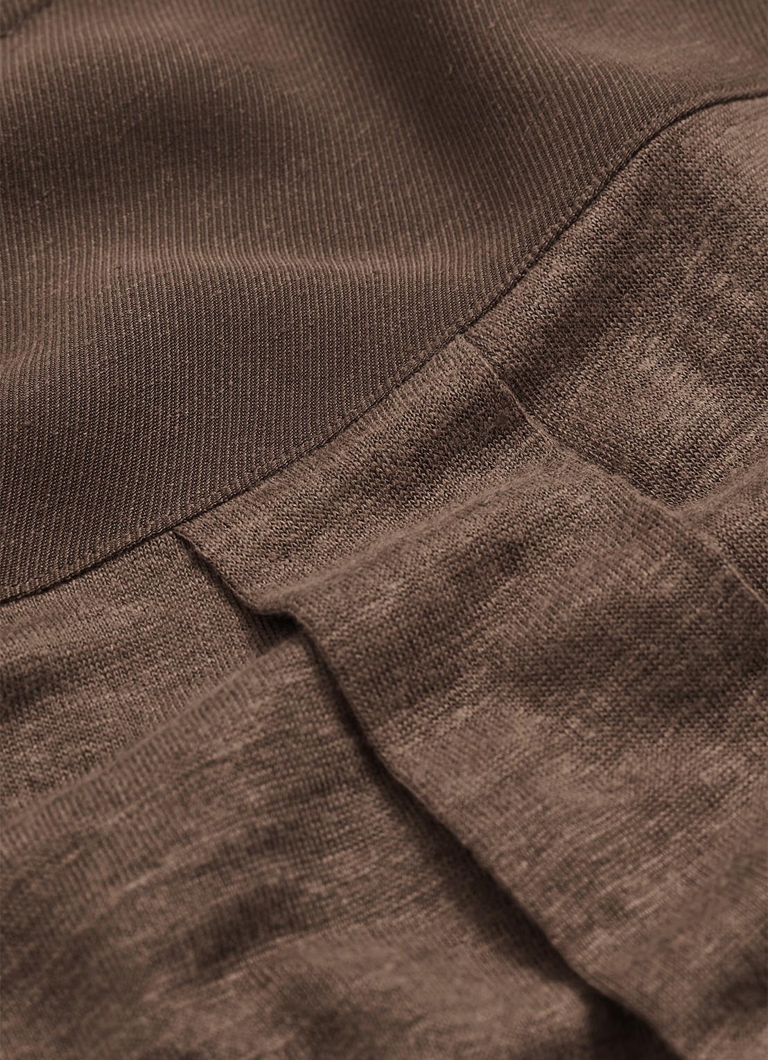 Reiss Ember T-shirt van linnen met V-hals - detail 2 lichtbruin