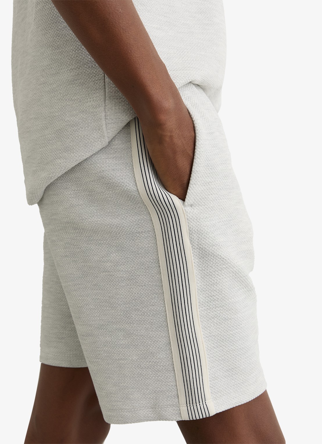 Reiss Emilio regular fit korte joggingbroek met steekzakken - detail 2 lichtgrijs