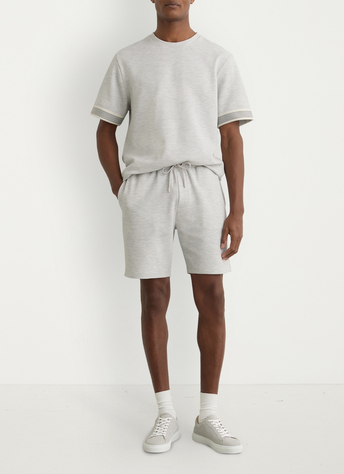 Reiss Emilio regular fit korte joggingbroek met steekzakken - voorkant 5 lichtgrijs