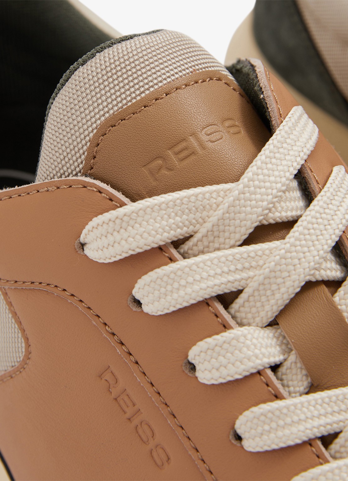 Reiss Emmett sneaker van mesh met suède en leren details - detail 4 bronsgroen