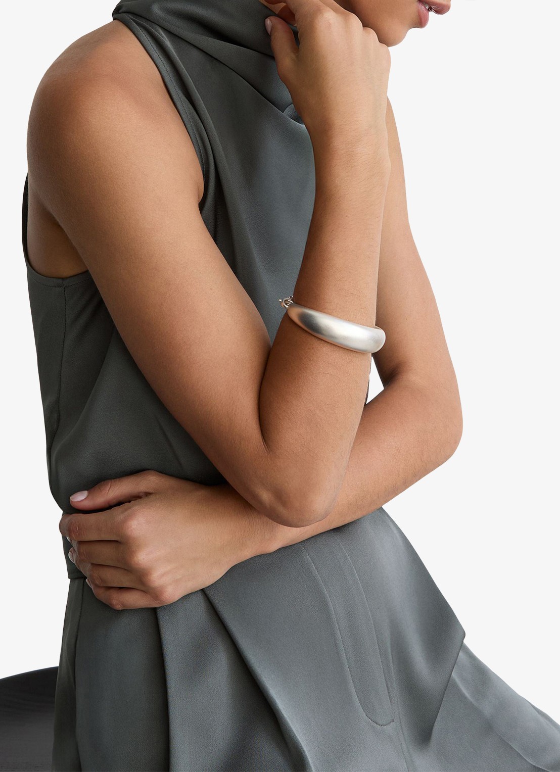 Reiss Erica wide fit jumpsuit van satijn - detail 4 donkergrijs