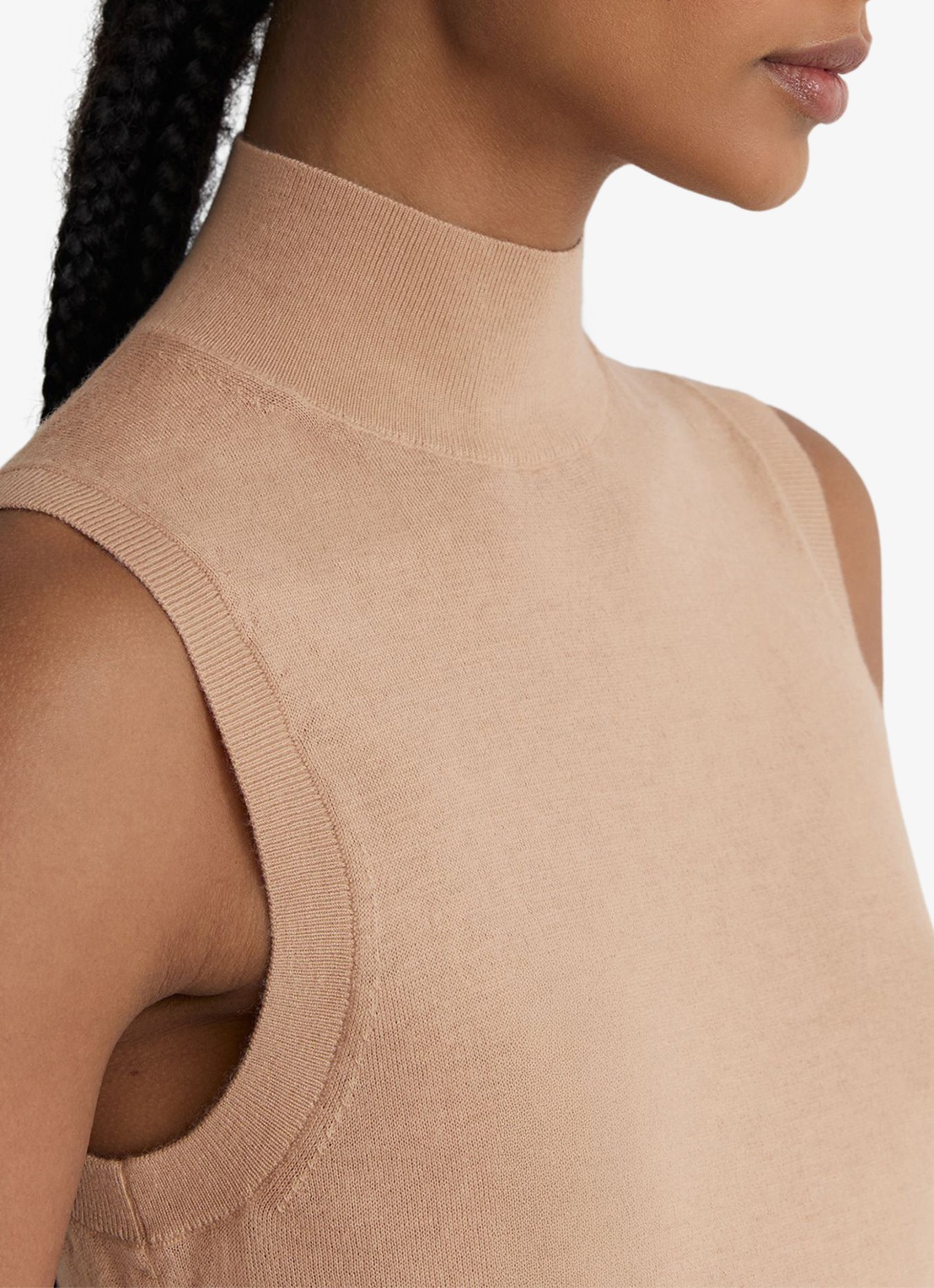 Reiss Evelyn mouwloze top in merino wolblend - detail 2 camel