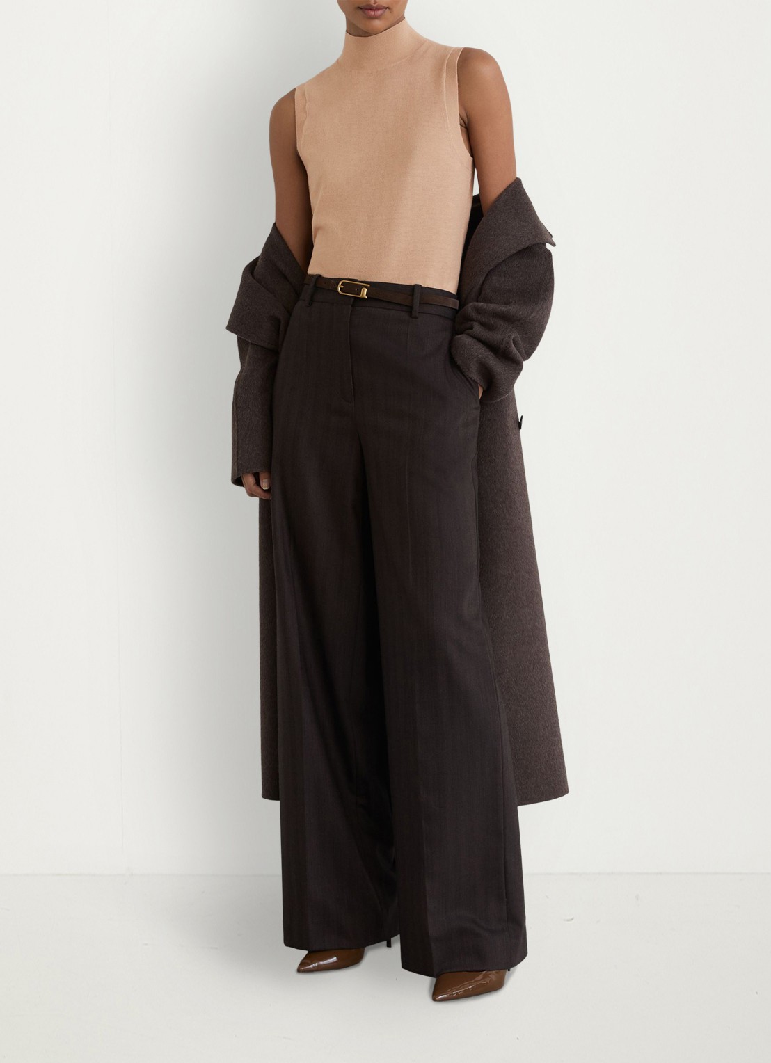 Reiss Evelyn mouwloze top in merino wolblend - voorkant 6 camel