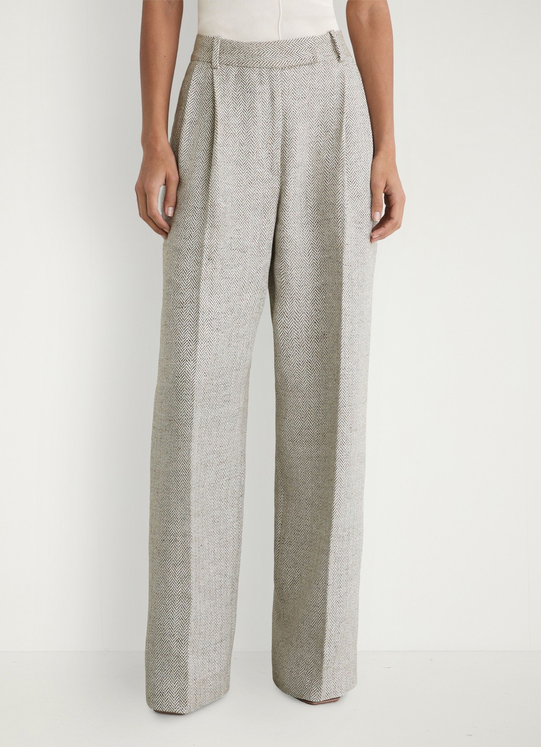 Reiss Ezra high waist straight fit pantalon met visgraat dessin - detail 2 neutral / beige