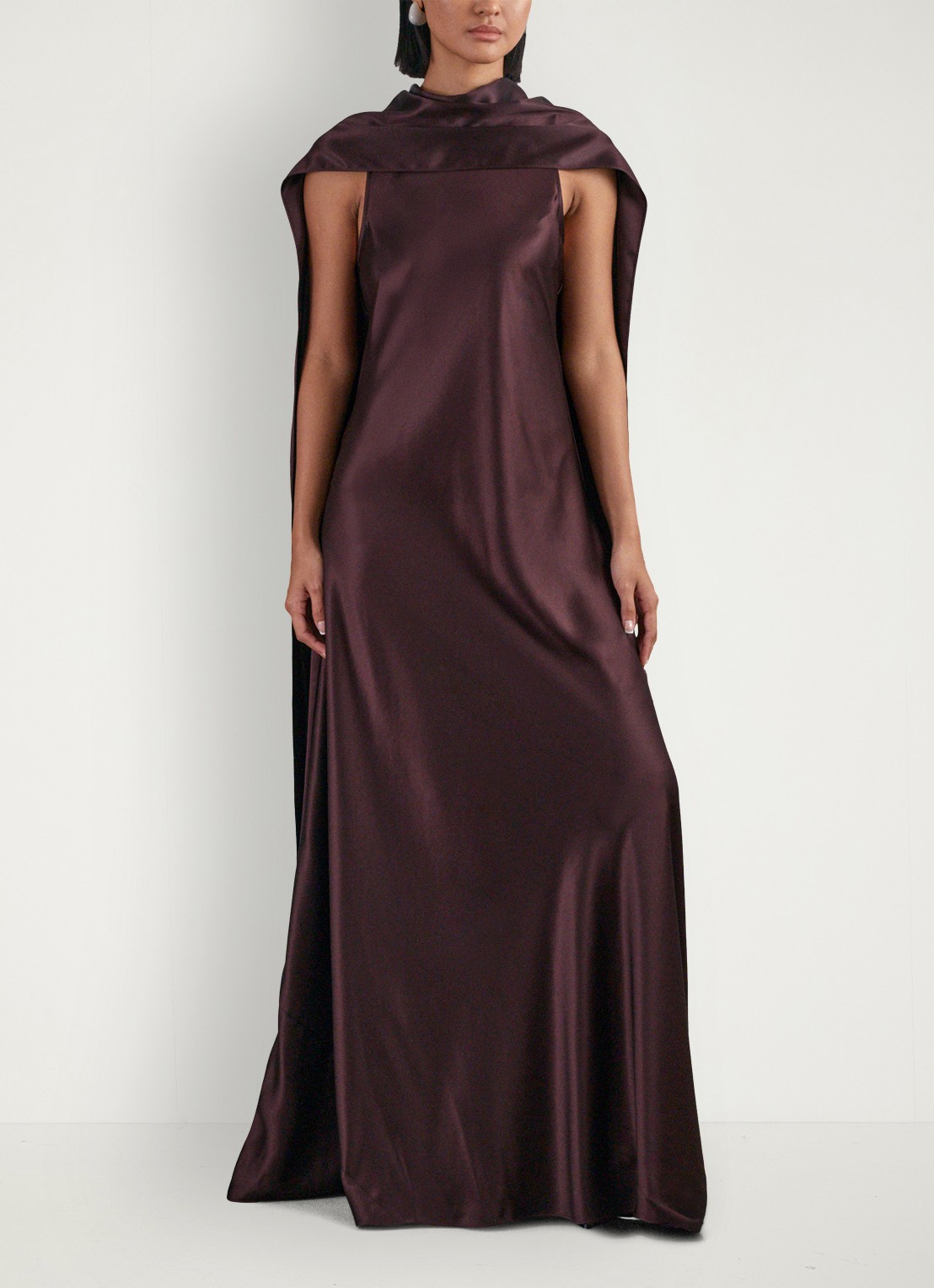 Reiss Fae maxi jurk van satijn met sjaalkraag - detail 2 bordeauxrood