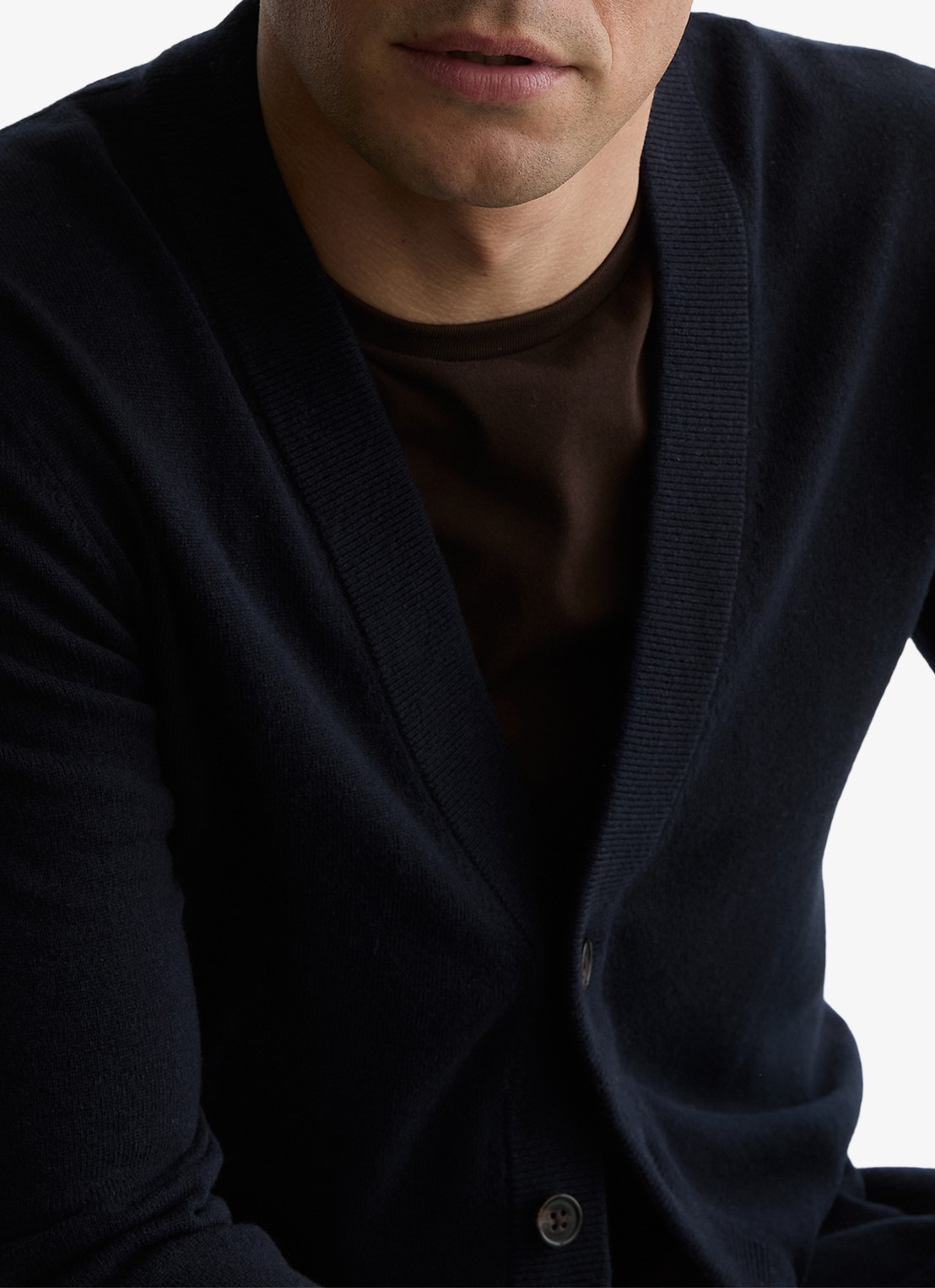 Reiss Fairclough fijngebreid vest van merino wol  - detail 3 navy / blauw