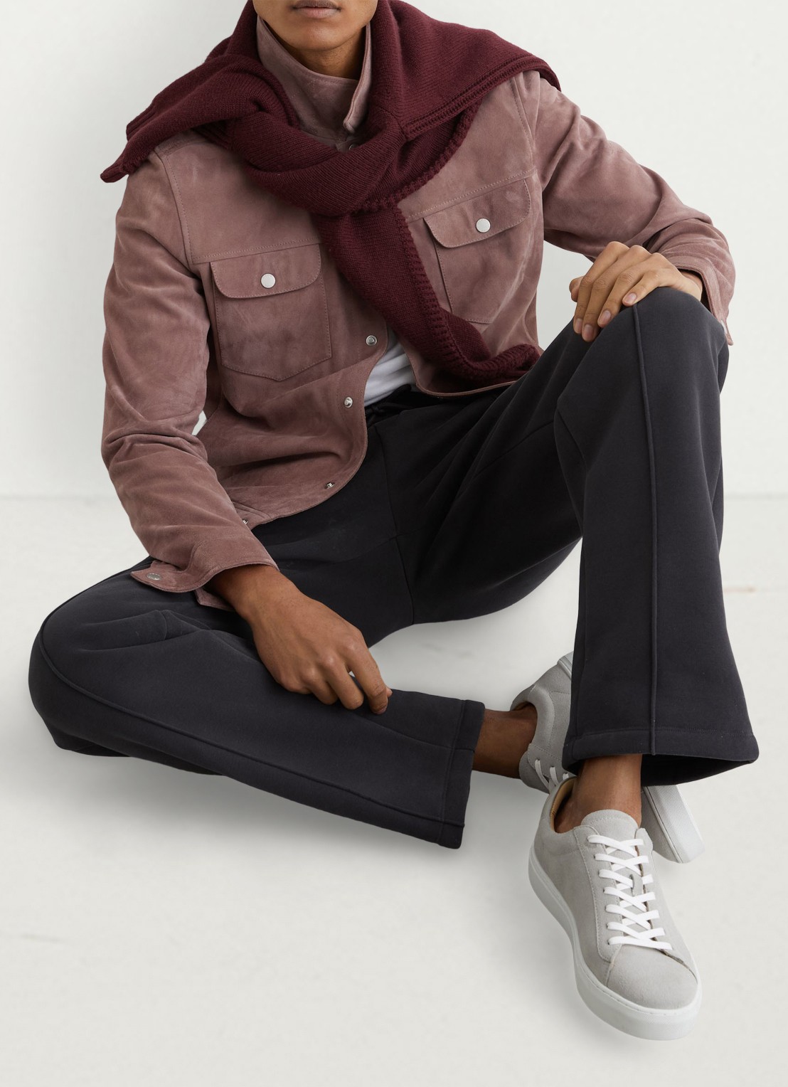 Reiss Finley sneaker van kalfssuède  - voorkant 5 lichtgrijs