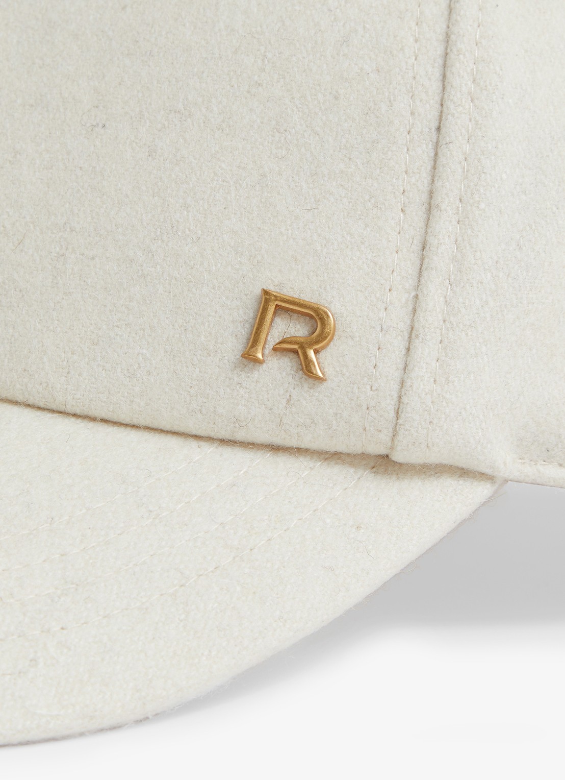Reiss Fiona pet in wolblend  - detail 2 gebroken wit