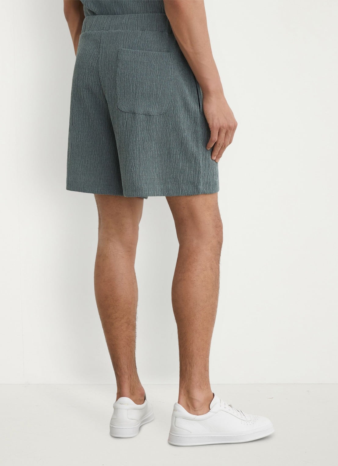 Reiss Flint regular fit korte broek met structuur - achterkant 3 dark sage / groen