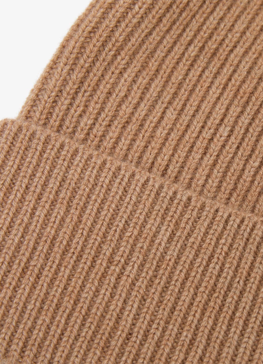 Reiss Freya ribgebreide muts in kasjmierblend - detail 2 camel