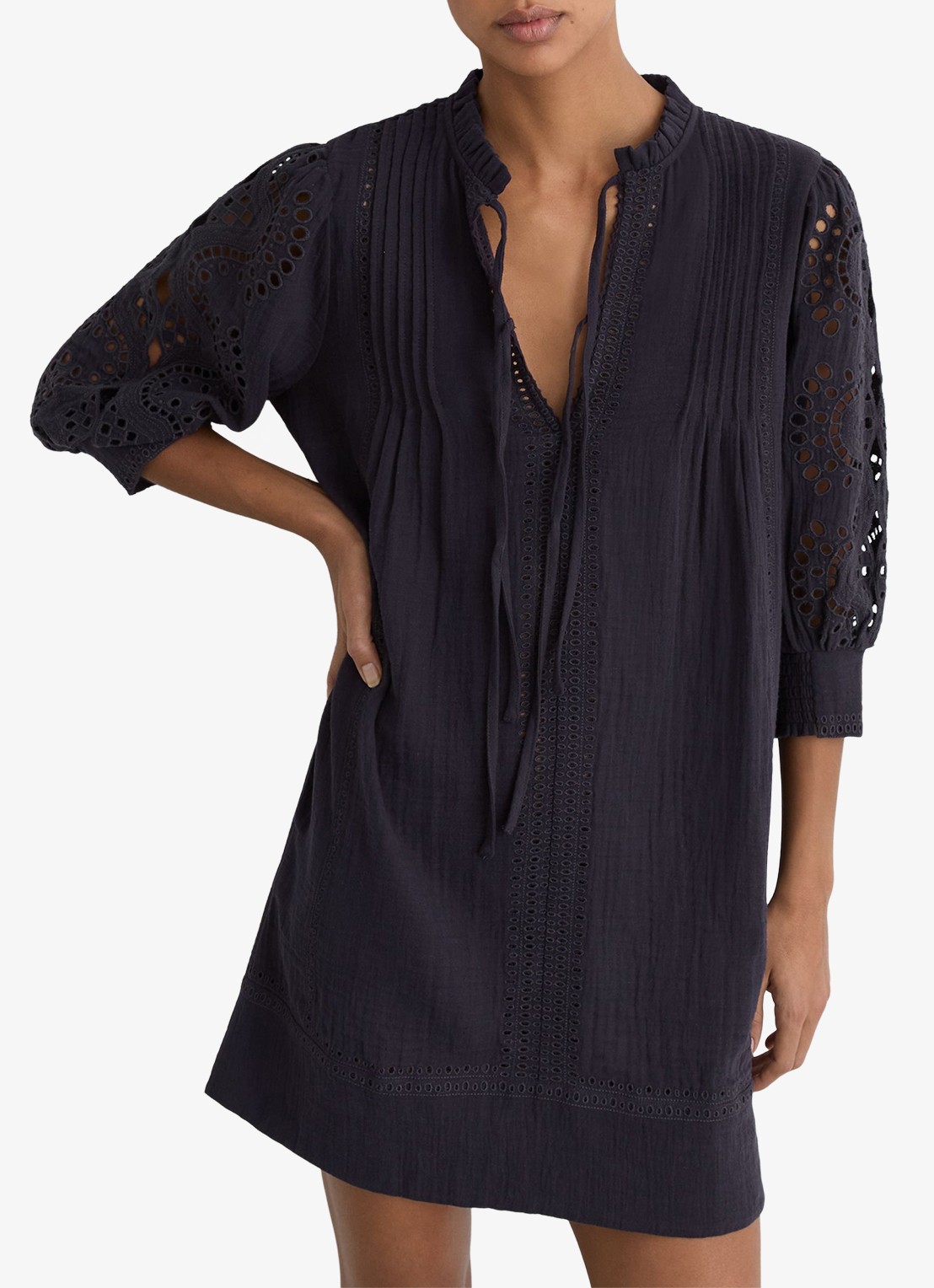 Reiss GIA Cotton Cheesecloth Broderie Mini Dress - detail 2 donkerblauw