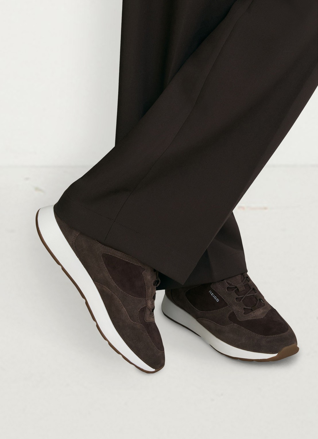 Reiss Grant sneaker van suède - detail donkerblauw