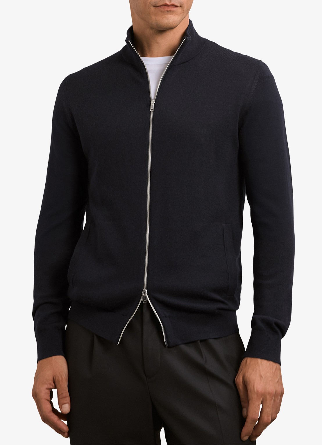 Reiss Hampshire fijngebreid vest van wol met steekzakken  - detail 3 navy / blauw
