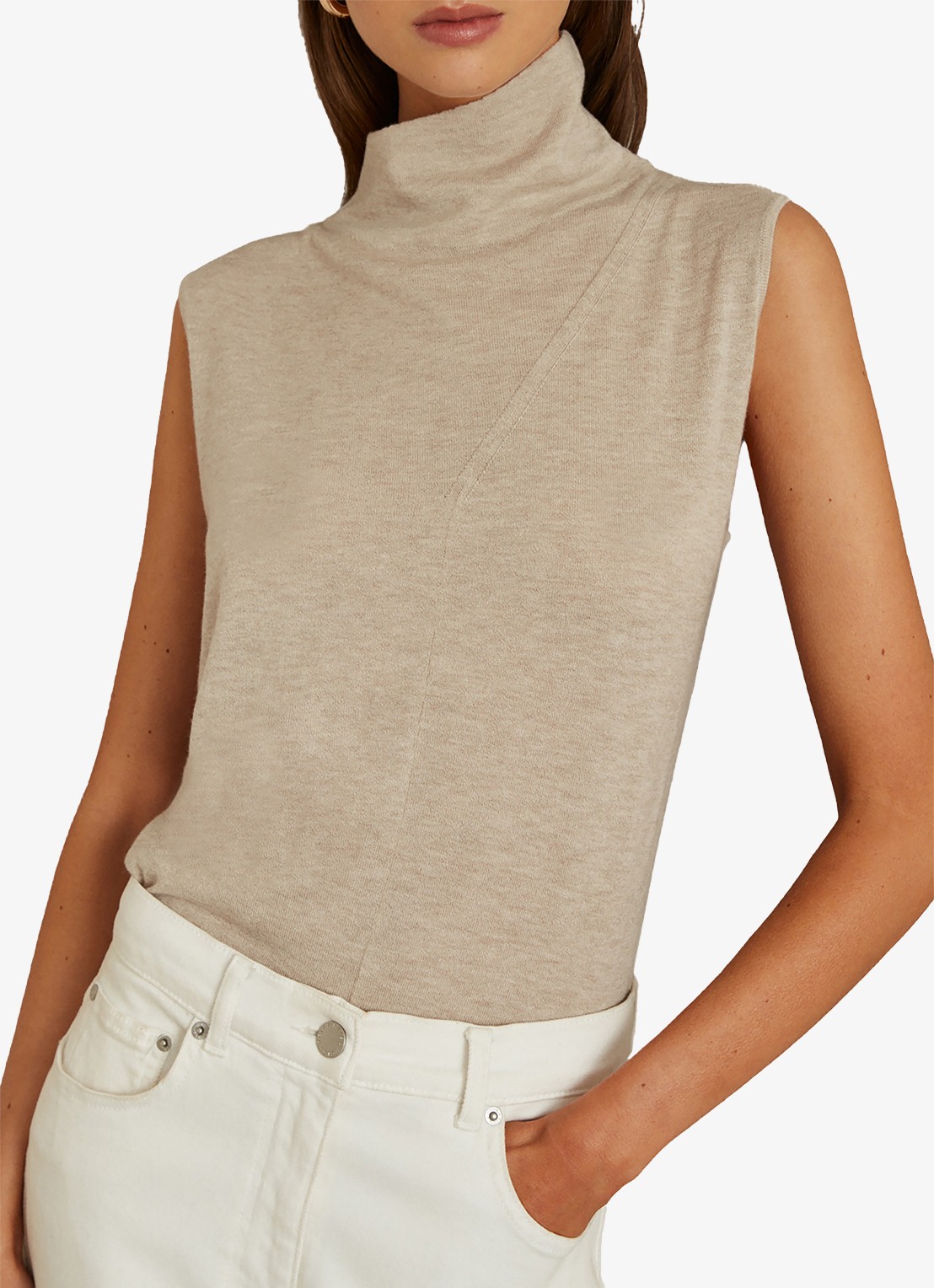 Reiss Harper mouwloze top van wol met col - detail 3 beige