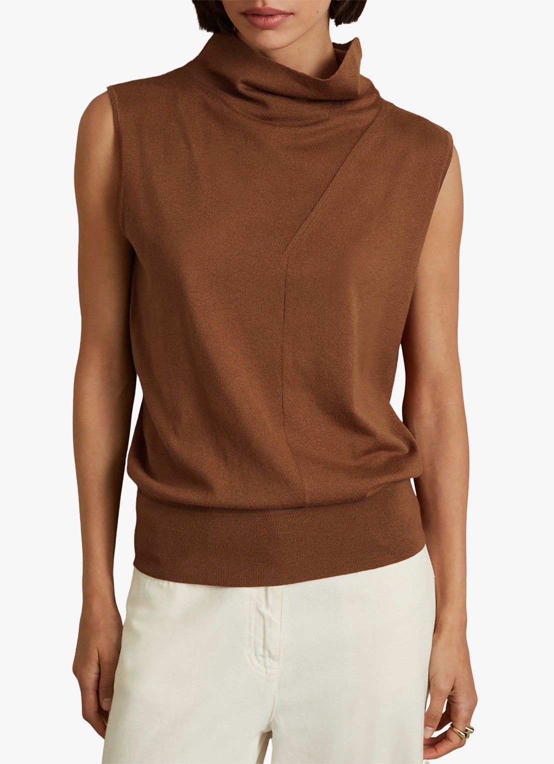 Reiss Harper mouwloze top van wol met col - detail 3 cognac