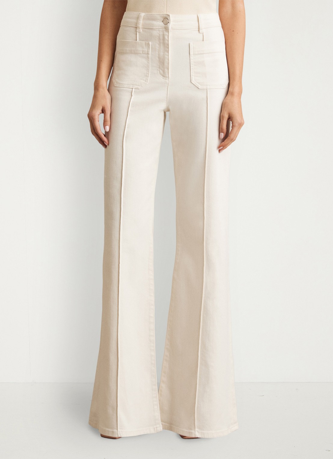 Reiss High waist flared jeans met opgestikte zakken - detail gebroken wit