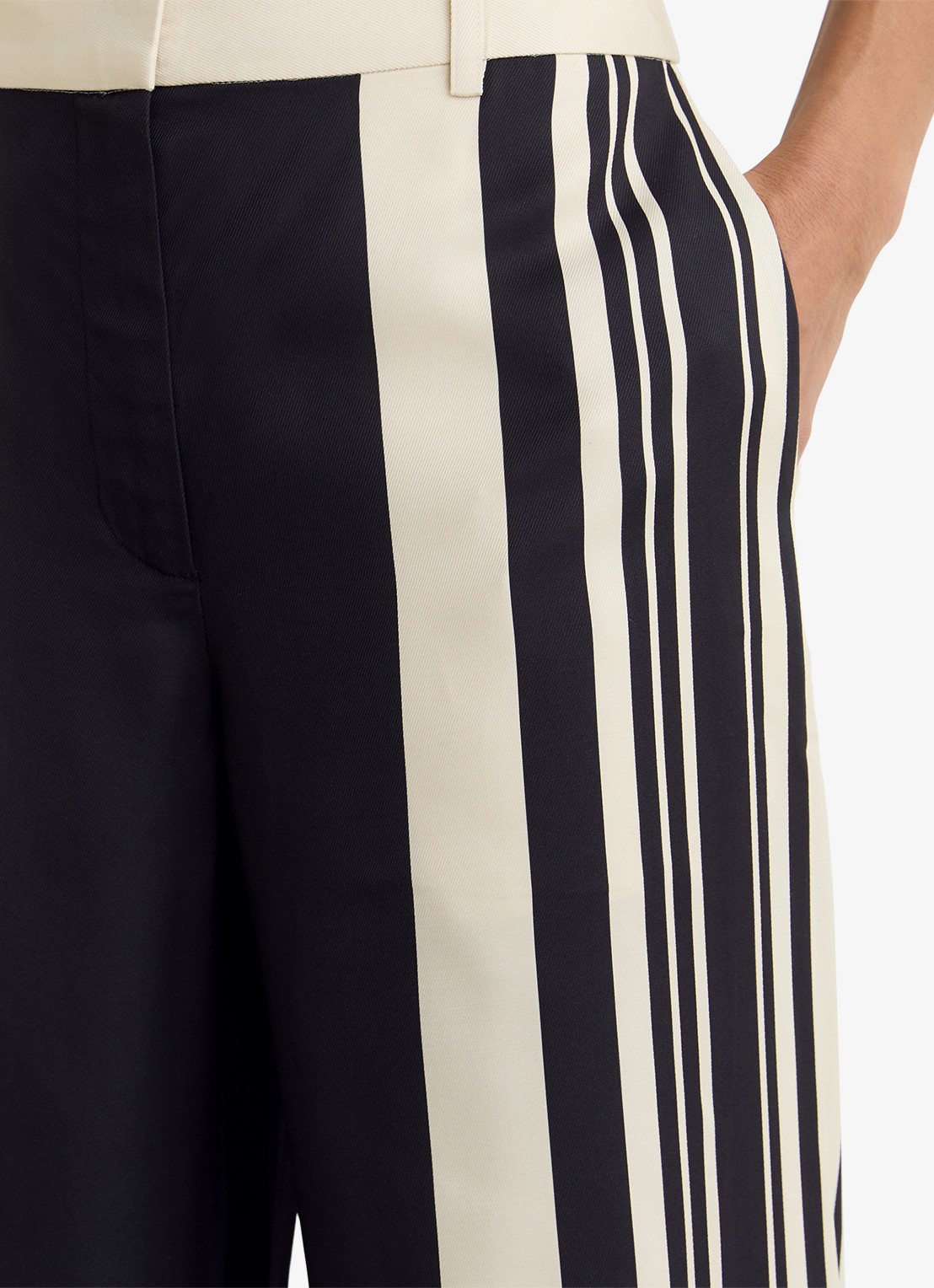 Reiss High waist wide fit pantalon met grafische print - detail 4 zwart