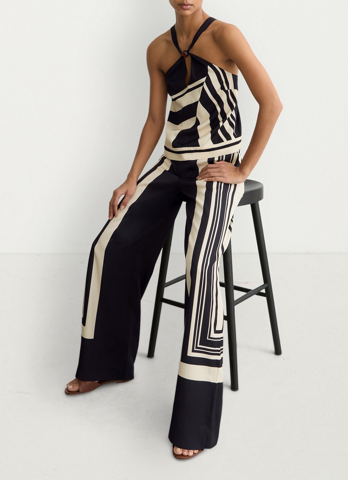 Reiss High waist wide fit pantalon met grafische print - detail 5 zwart