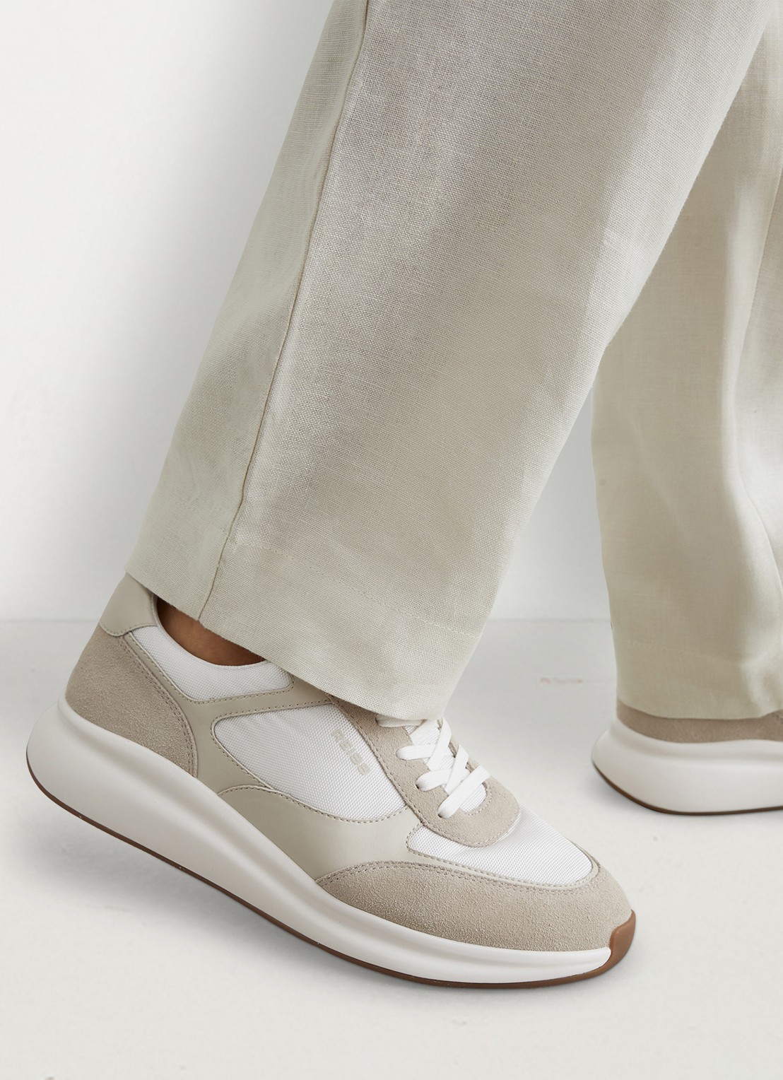 Reiss Hudson sneakers van leer met suéde details - detail gebroken wit