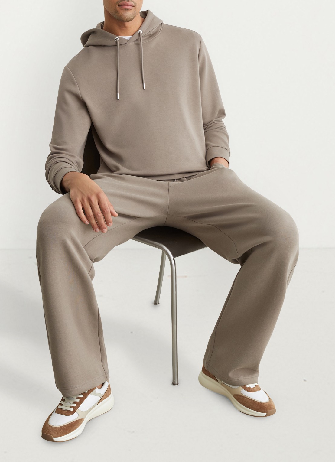 Reiss Hudson sneakers van leer met suéde details - voorkant 5 camel