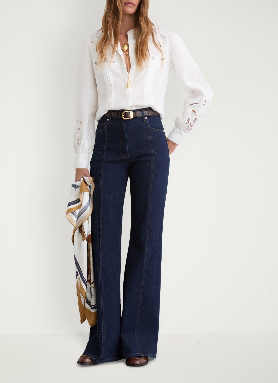 Reiss Ida blouse van linnen met broderie  - voorkant 2 wit