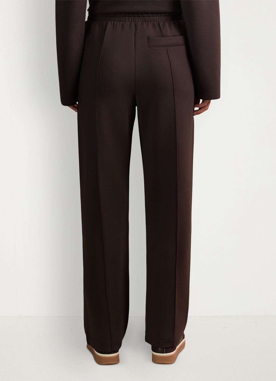 Reiss Jemma high waist straight fit joggingbroek met steekzakken - achterkant 5 chocoladebruin