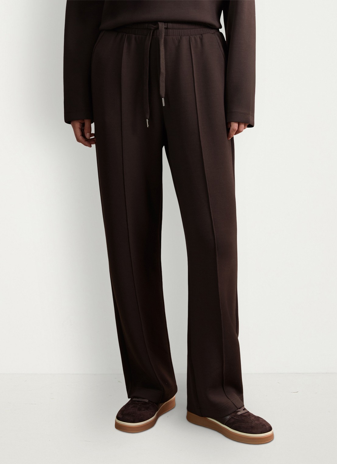 Reiss Jemma high waist straight fit joggingbroek met steekzakken - detail chocoladebruin