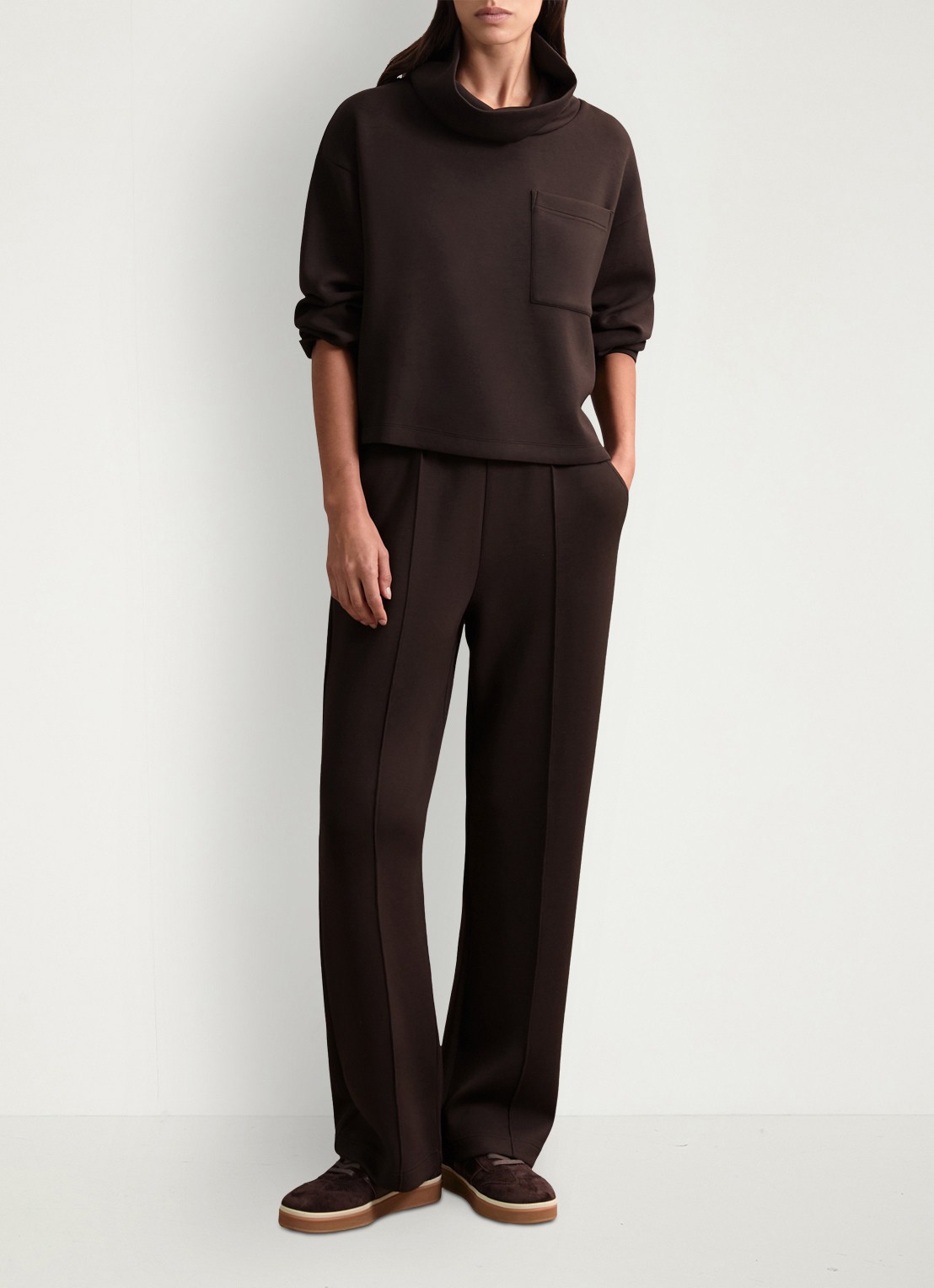 Reiss Jemma high waist straight fit joggingbroek met steekzakken - voorkant 8 chocoladebruin