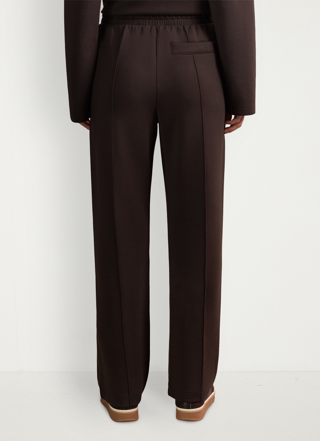 Reiss Jemma high waist straight fit joggingbroek met steekzakken - achterkant 6 chocoladebruin