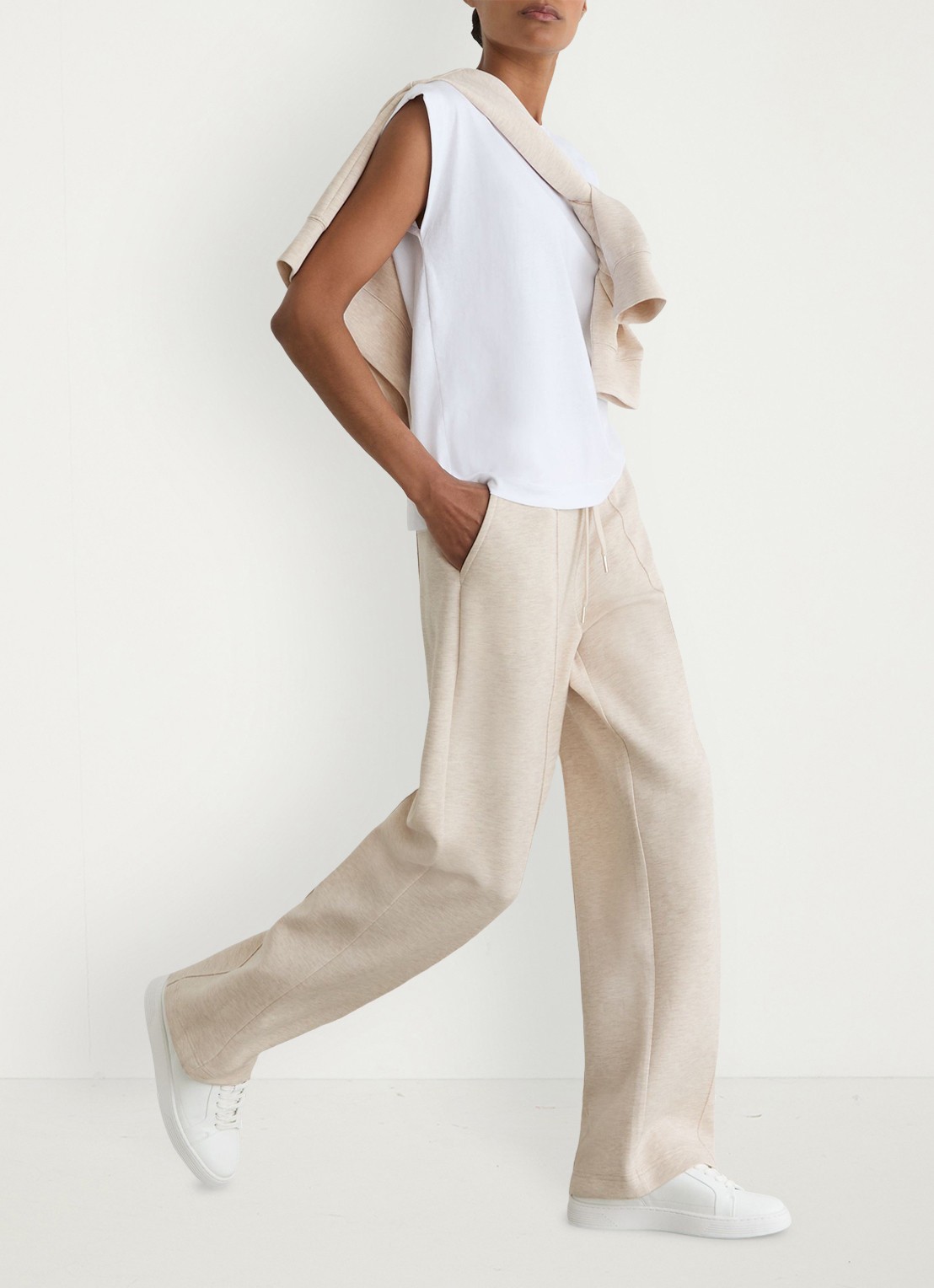 Reiss Jemma high waist wide fit joggingbroek met steekzakken - detail 3 beige