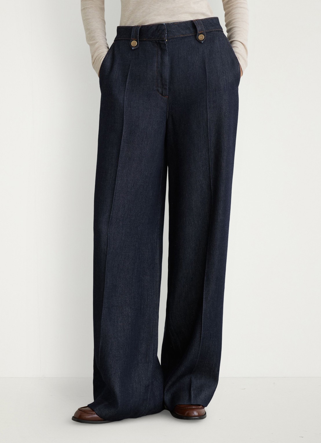 Reiss Kaia mid waist wide fit pantalon met steekzakken - detail indigo