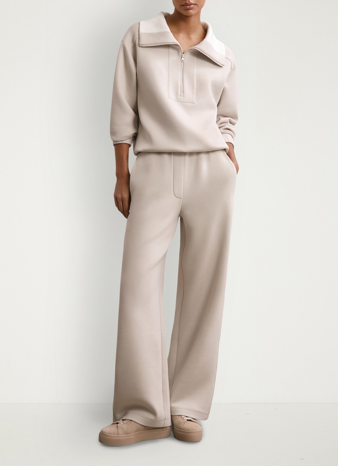 Reiss Laney wide fit joggingsbroek met steekzakken - voorkant 7 beige