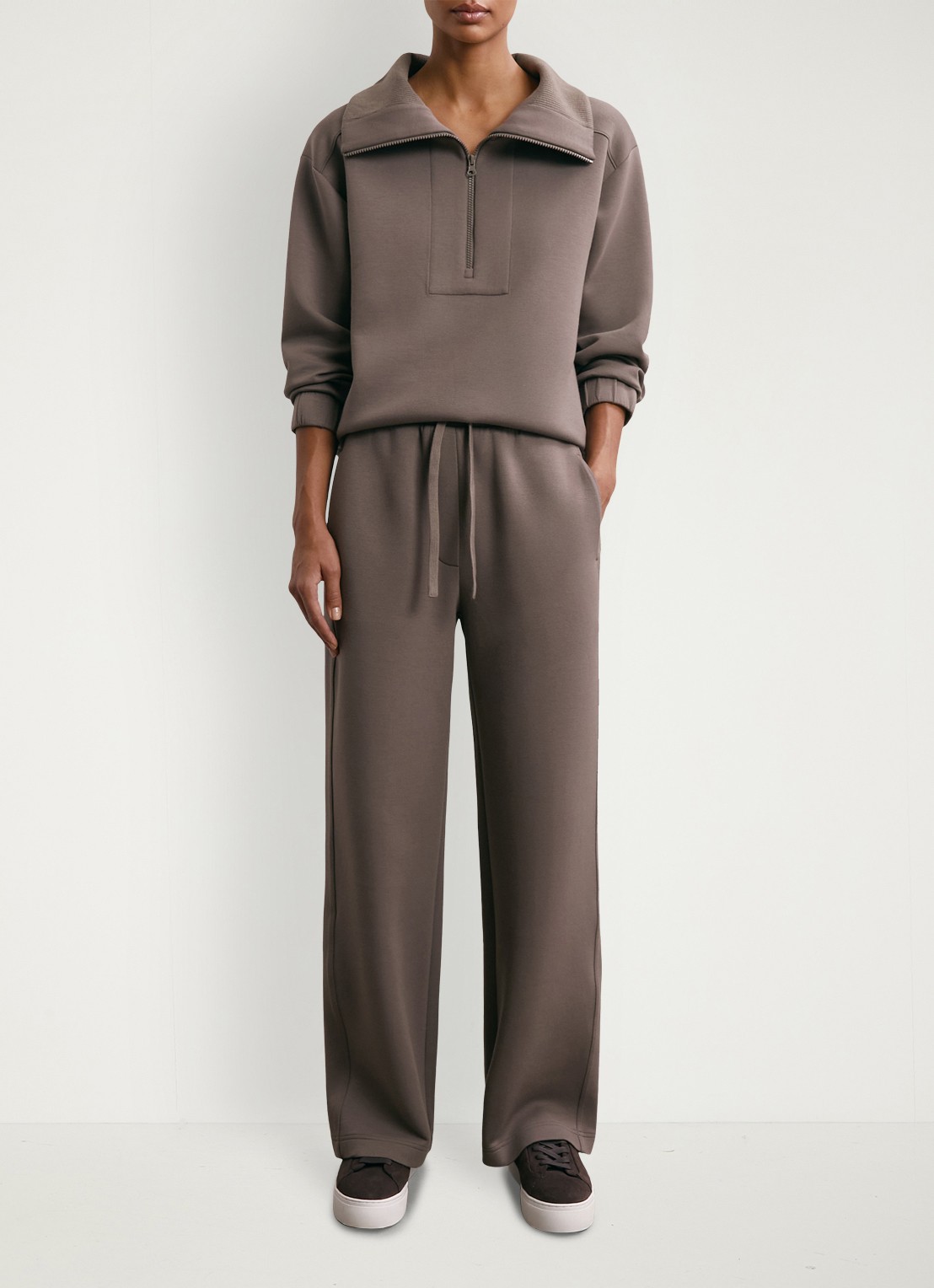Reiss Laney wide fit joggingsbroek met steekzakken - voorkant 2 bruin