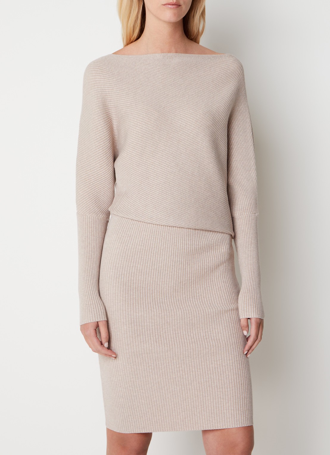Reiss Lara ribgebreide midi trui-jurk met boothals  - detail 4 beige
