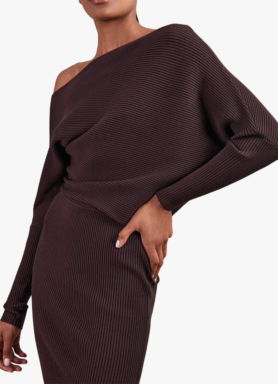 Reiss Lara ribgebreide one shoulder midi jurk - detail 2 donkerbruin