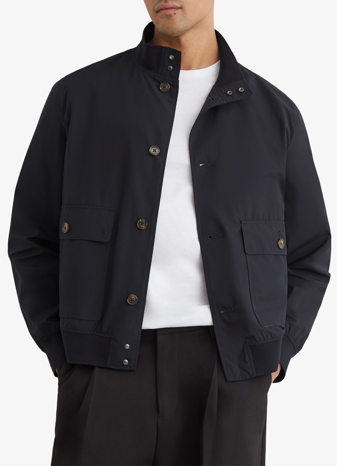Reiss Latent bomberjack met steekzakken - detail navy / blauw