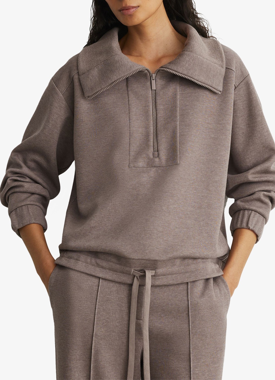 Reiss Layla sweater van wol en lyocell met hakve rits - detail 4 bruin