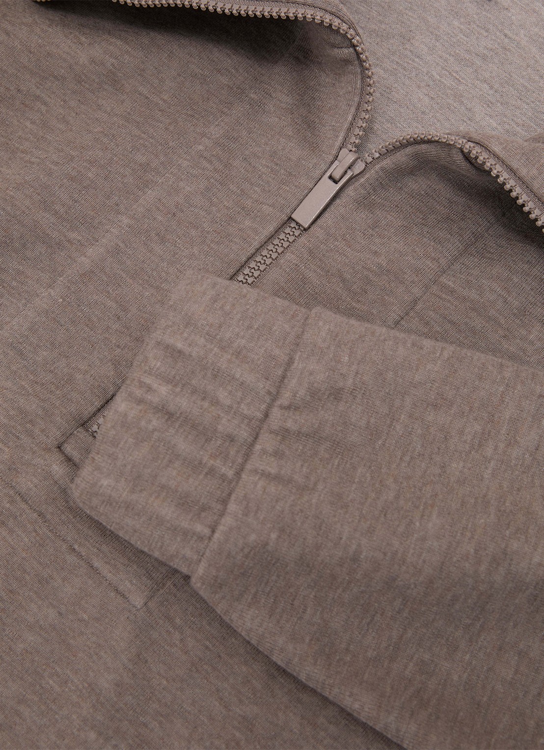 Reiss Layla sweater van wol en lyocell met hakve rits - detail 6 bruin
