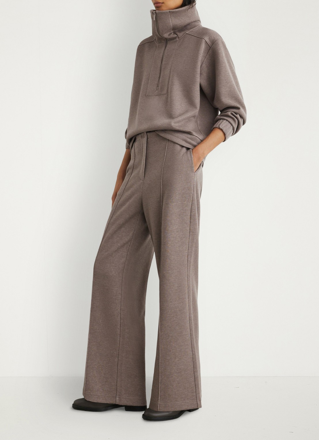 Reiss Layla sweater van wol en lyocell met hakve rits - voorkant 2 bruin