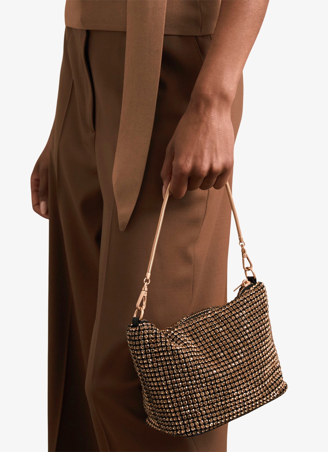 Reiss Leah schoudertas met studs  - voorkant 6 goud